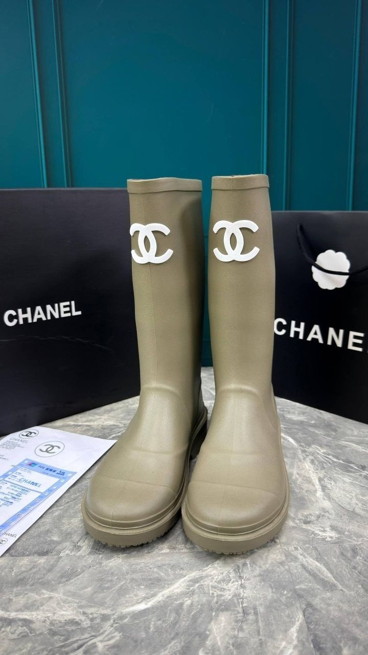сапоги chanel,резиновые сапоги chanel,chanel бежевые резиновые сапоги для женщин,резиновые дождевые сапоги темно-бежевые женские chanel,chanel rain boots