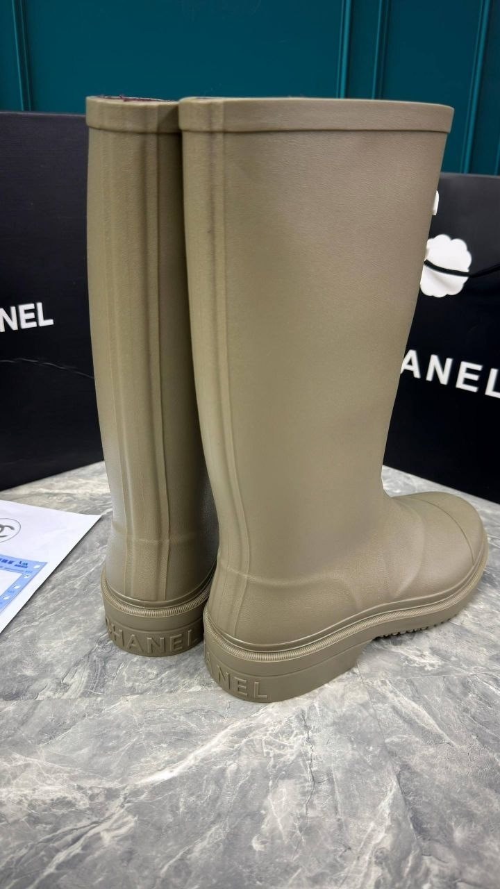 сапоги chanel,резиновые сапоги chanel,chanel бежевые резиновые сапоги для женщин,резиновые дождевые сапоги темно-бежевые женские chanel,chanel rain boots