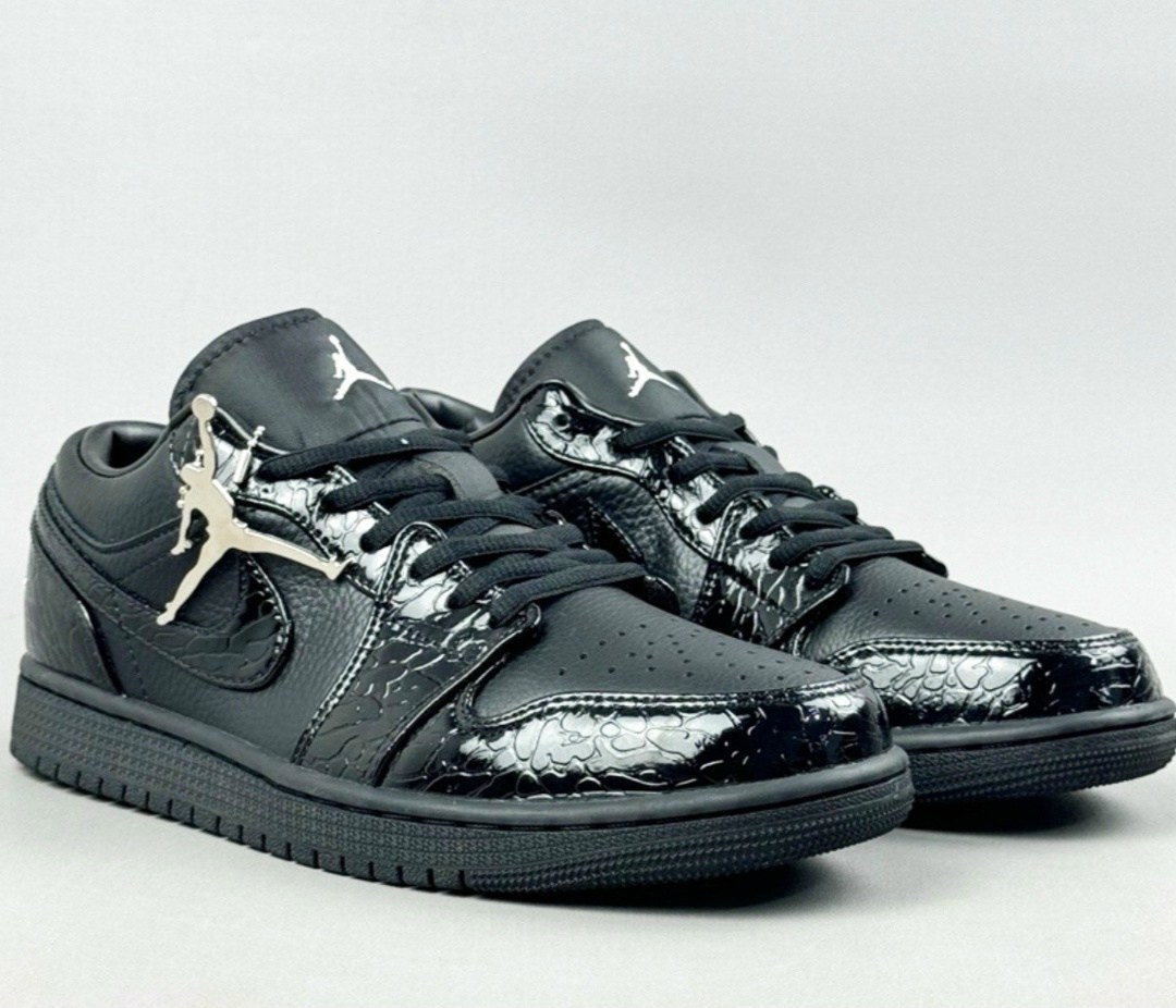 nike air jordan 1 low se,nike air jordan 1 low,air jordan 1 low se,air jordan 1 low triple black,air jordan 1 low