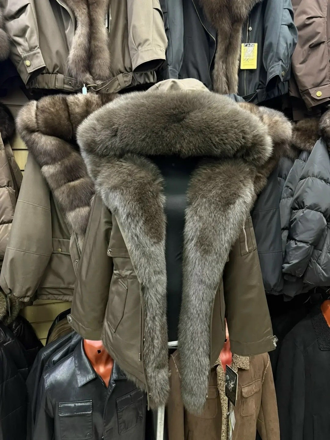парка с натуральным мехом,меховая парка,парка с мехом,женская парка с натуральным мехом,зимняя парка с мехом