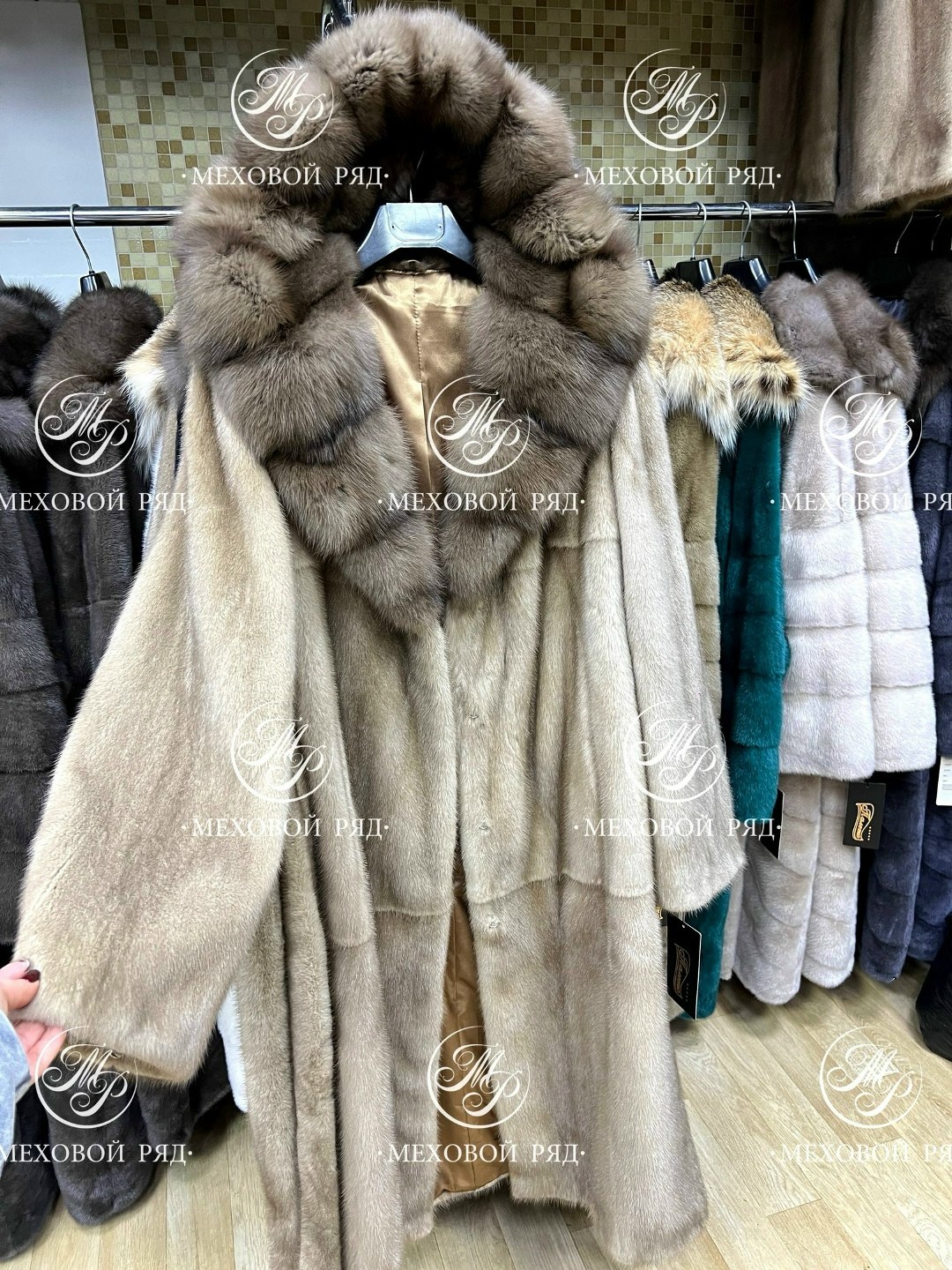 шуба норковая nafa с капюшоном из соболя,норковая шуба с капюшоном из куницы каменки,шуба норковая с капюшоном,норковая шуба,шуба из норки с капюшоном
