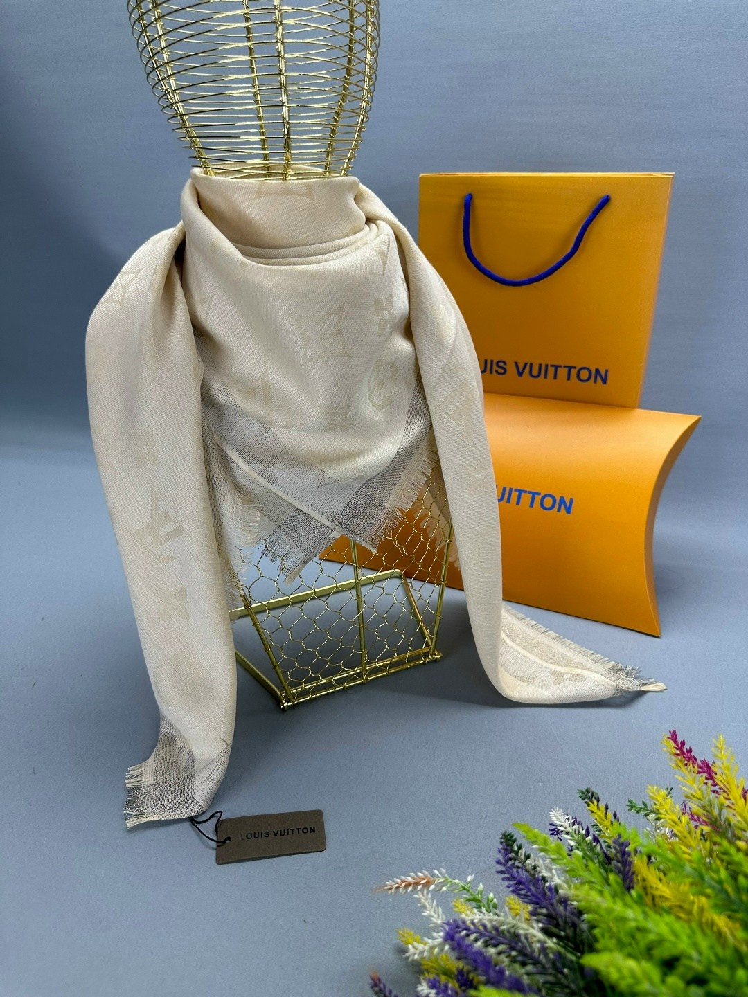 платок louis vuitton,палантин louis vuitton,платок louis vuitton из кашемир-шёлк,брендовый платок louis vuitton,шарф louis vuitton осенний из шерсти и шёлка
