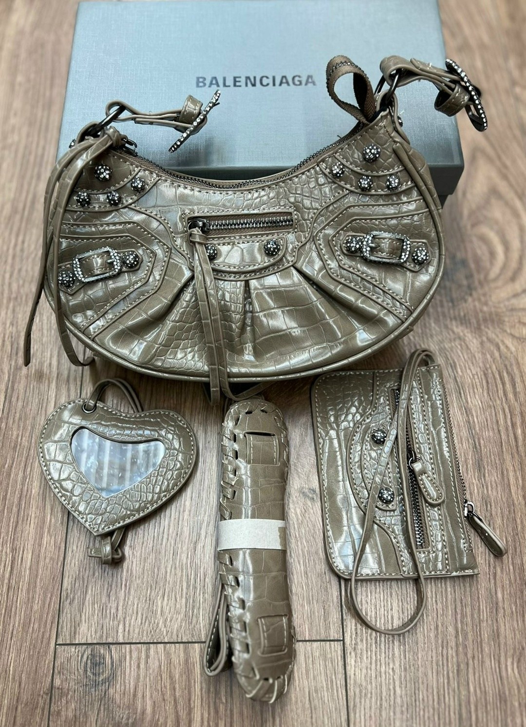 сумка balenciaga,сумка баленсиага,balenciaga сумка на плечо,balenciaga сумка женская,черная женская кожаная сумка balenciaga