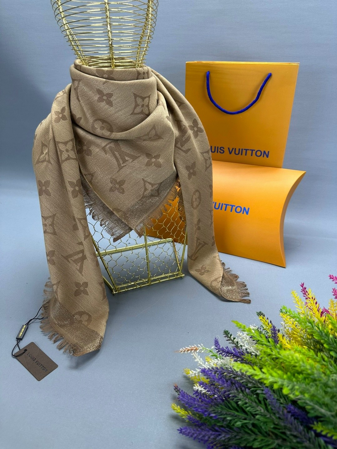платок louis vuitton,палантин louis vuitton,платок louis vuitton из кашемир-шёлк,брендовый платок louis vuitton,шарф louis vuitton осенний из шерсти и шёлка