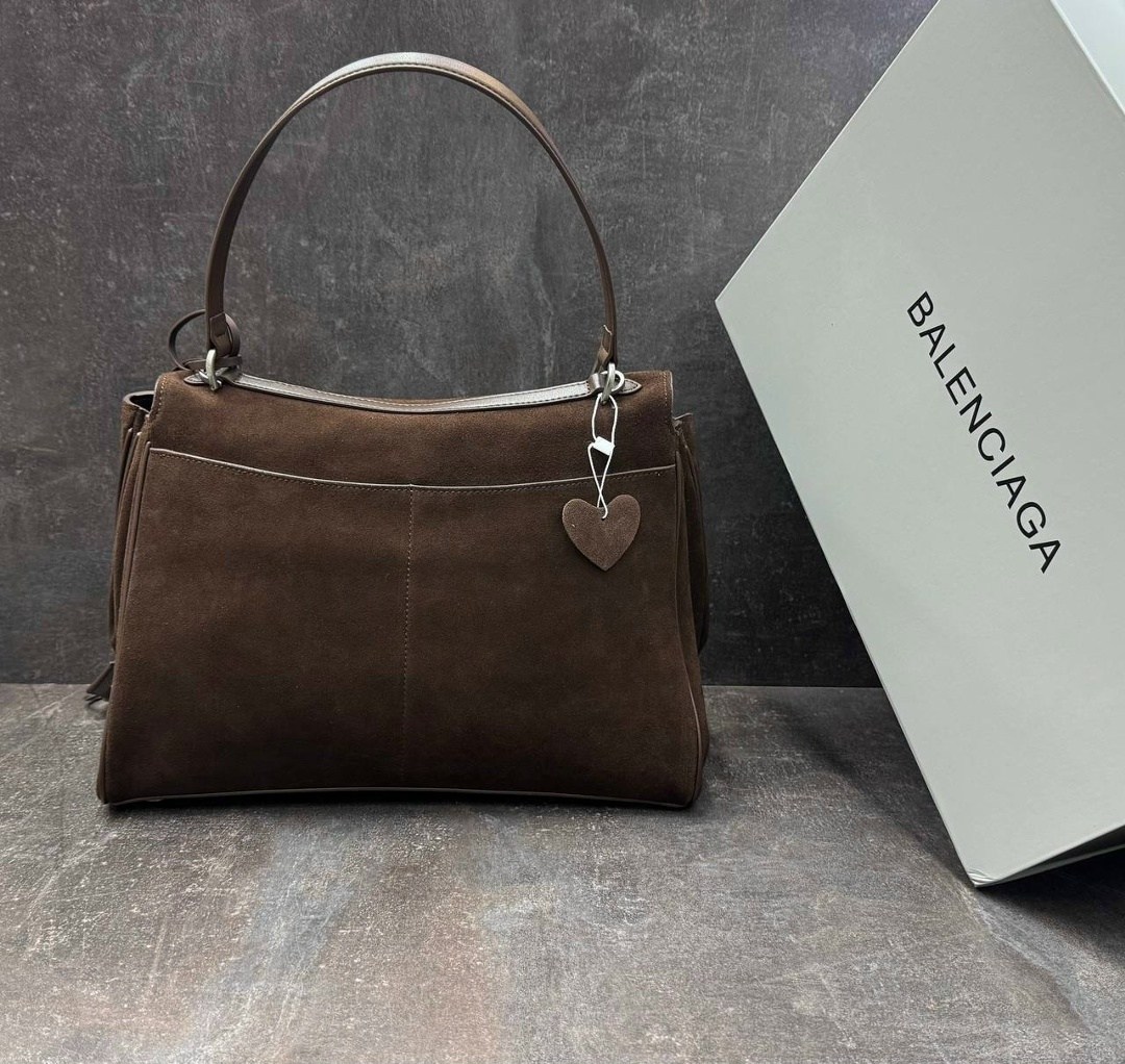 роскошная сумка из замши balenciaga rodeo,сумка в образе balenciaga размер 35 х 25 x 10 см замша,женская замшевая сумка balenciaga коричневая 35х23,замшевая сумка,сумка женская замшевая