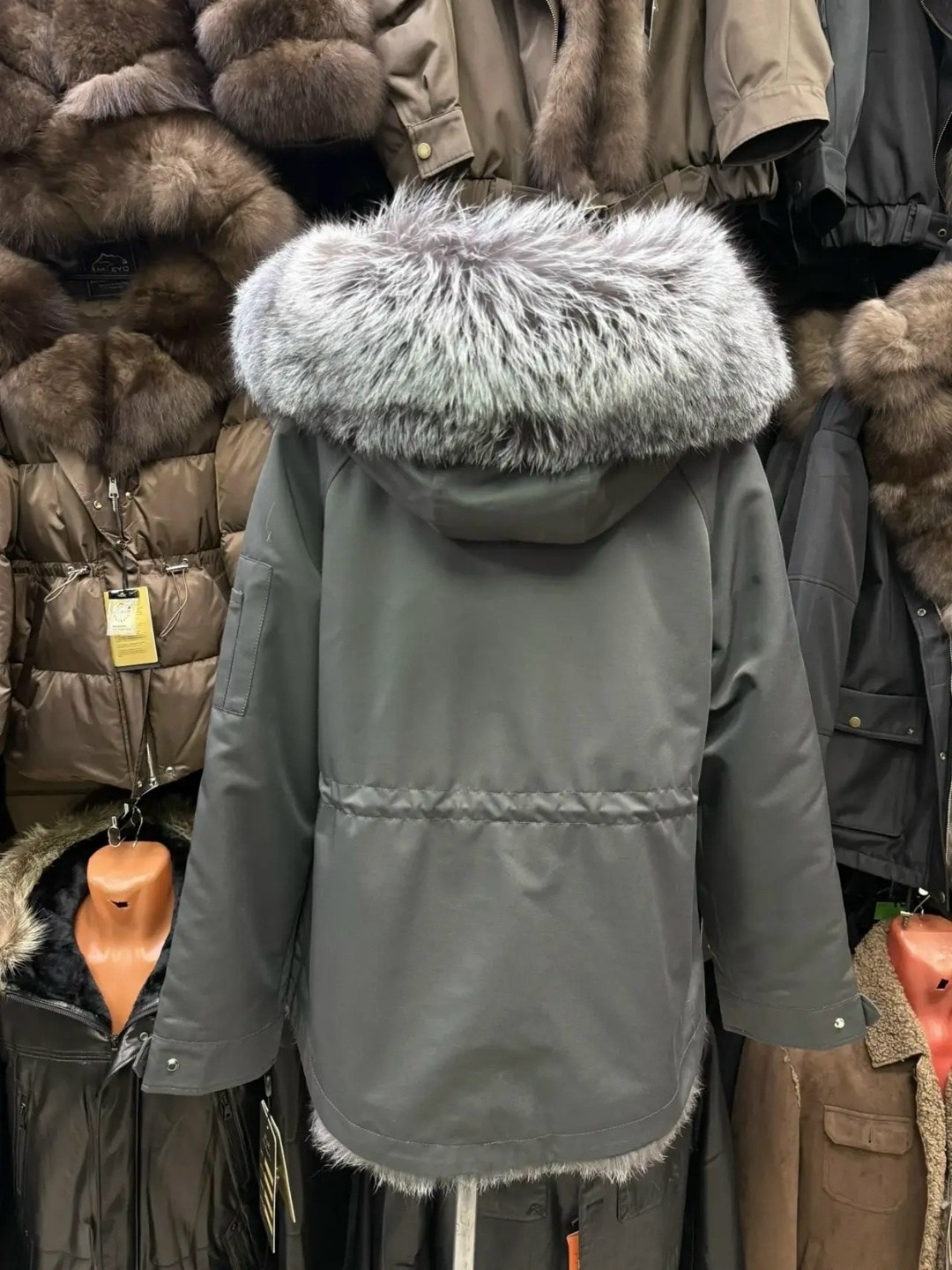 парка с натуральным мехом,меховая парка,парка с мехом,женская парка с натуральным мехом,зимняя парка с мехом