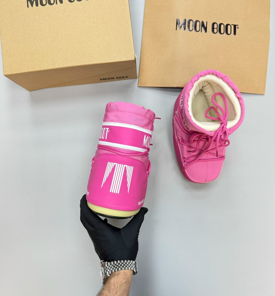 снежные сапоги из нейлона moon boot красный,сапоги icon low из нейлона moon boot красный,мун бут,moon boot ботинки,зимние сапоги из нейлона с низким логотипом moon boot красный