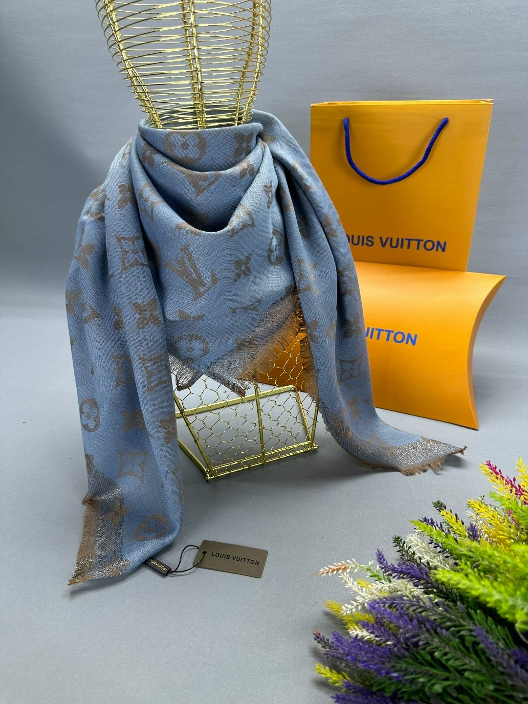 платок louis vuitton,палантин louis vuitton,платок louis vuitton из кашемир-шёлк,брендовый платок louis vuitton,шарф louis vuitton осенний из шерсти и шёлка