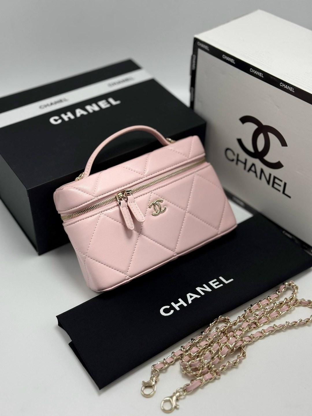 сумка chanel,женские сумки chanel,сумки шанель,сумка,косметичка chanel