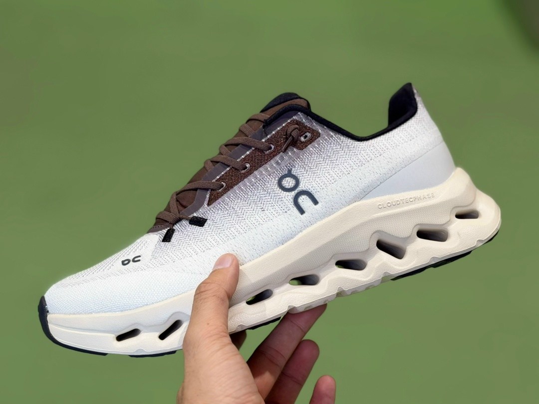 кроссовки on cloudtilt,кроссовки on cloudtilt черного цвета слоновой кости running,мужские кроссовки on,кроссовки на подошве,кроссовки on cloudtilt mineral ivory белый синий