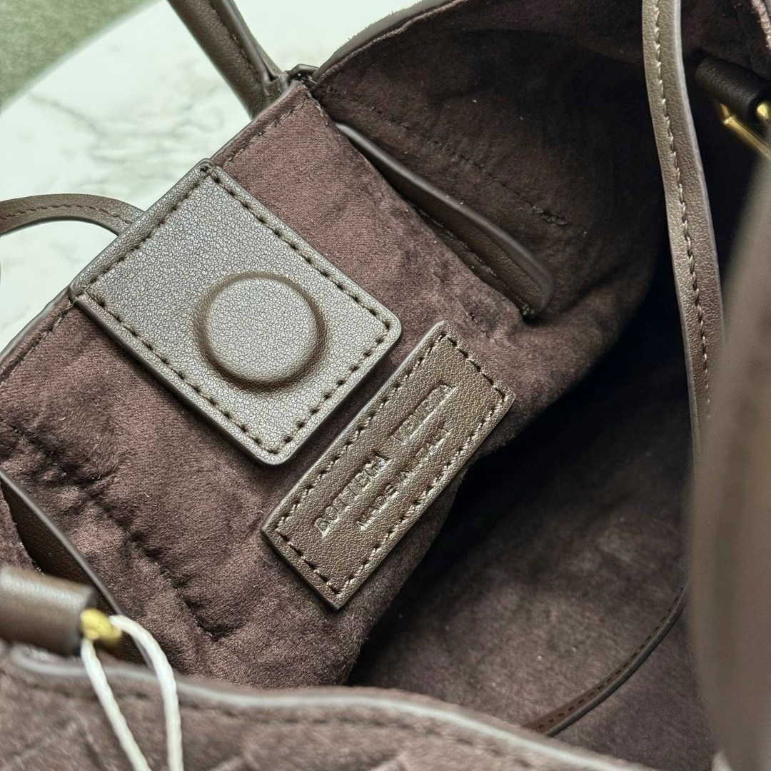 bottega veneta женская сумка,сумка bottega veneta,сумка bottega veneta коричневый,bottega venetta серая сумка шоппер,сумка женская bottega