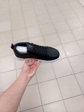 Кроссовки