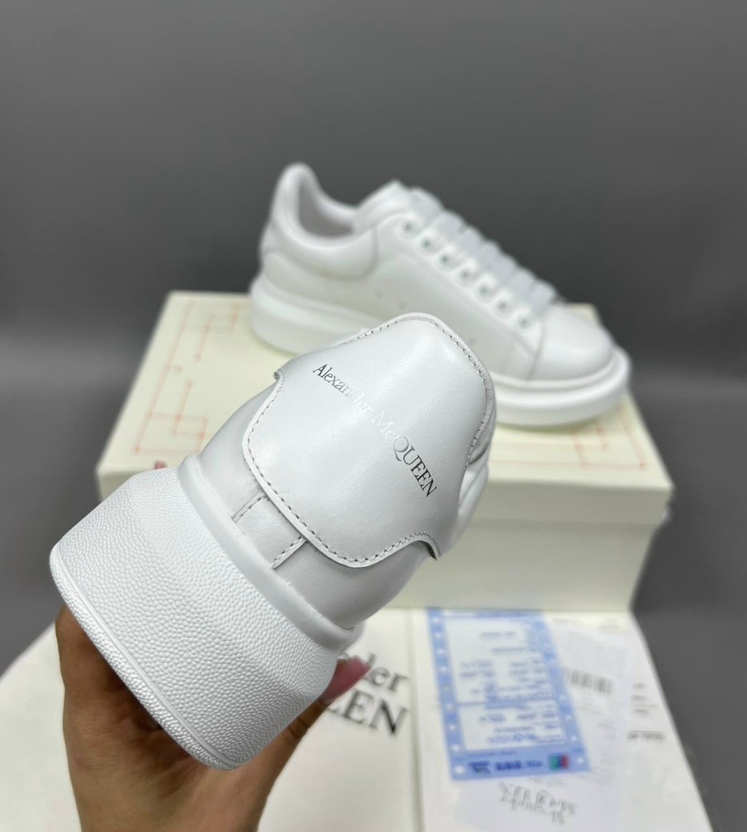 alexander mcqueen кроссовки мужские белые,кроссовки alexander mcqueen,кроссовки alexander mcqueen белые,александр маккуин кроссовки,alexander mcqueen кроссовки женские