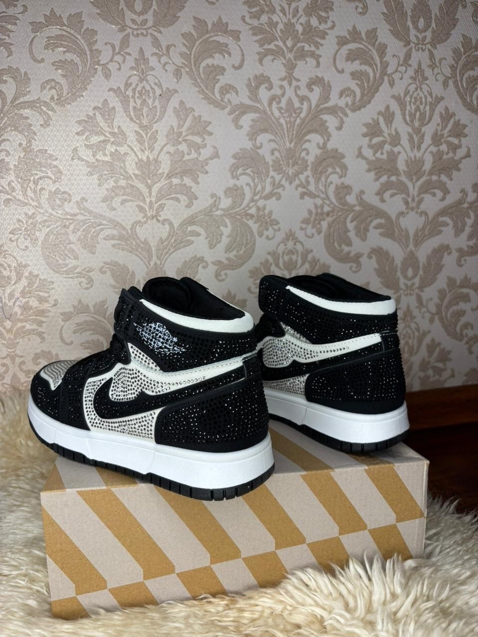 nike air jordan 1 mid se,nike air jordan 1 mid,jordan 1 mid,женские кроссовки nike air jordan 1 mid,nike air jordan 1