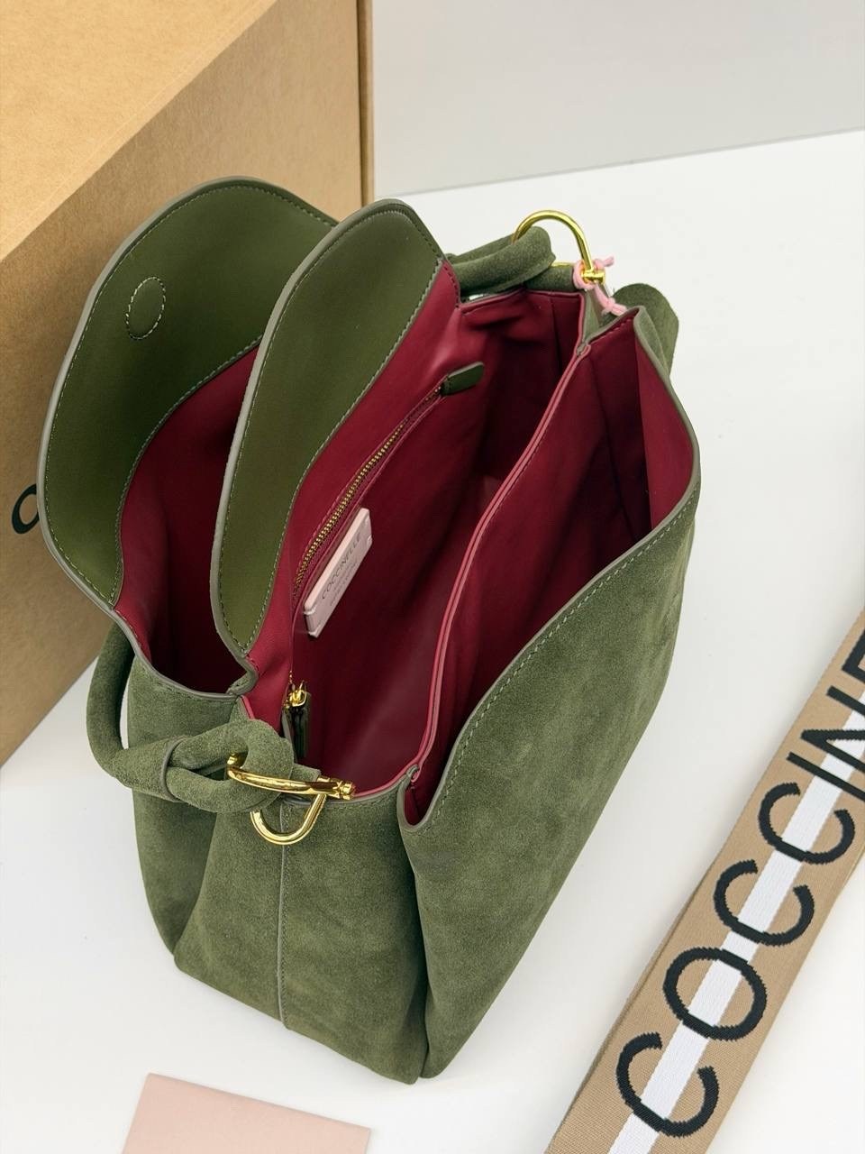 сумка coccinelli натуральная замша 25 × 16 × 6 см,сумка coccinelle,сумка coccinelle натуральная замша,женская сумка в стиле coccinelle замша натуральная+ кожа натуральная,coccinelle сумка сэтчел liya