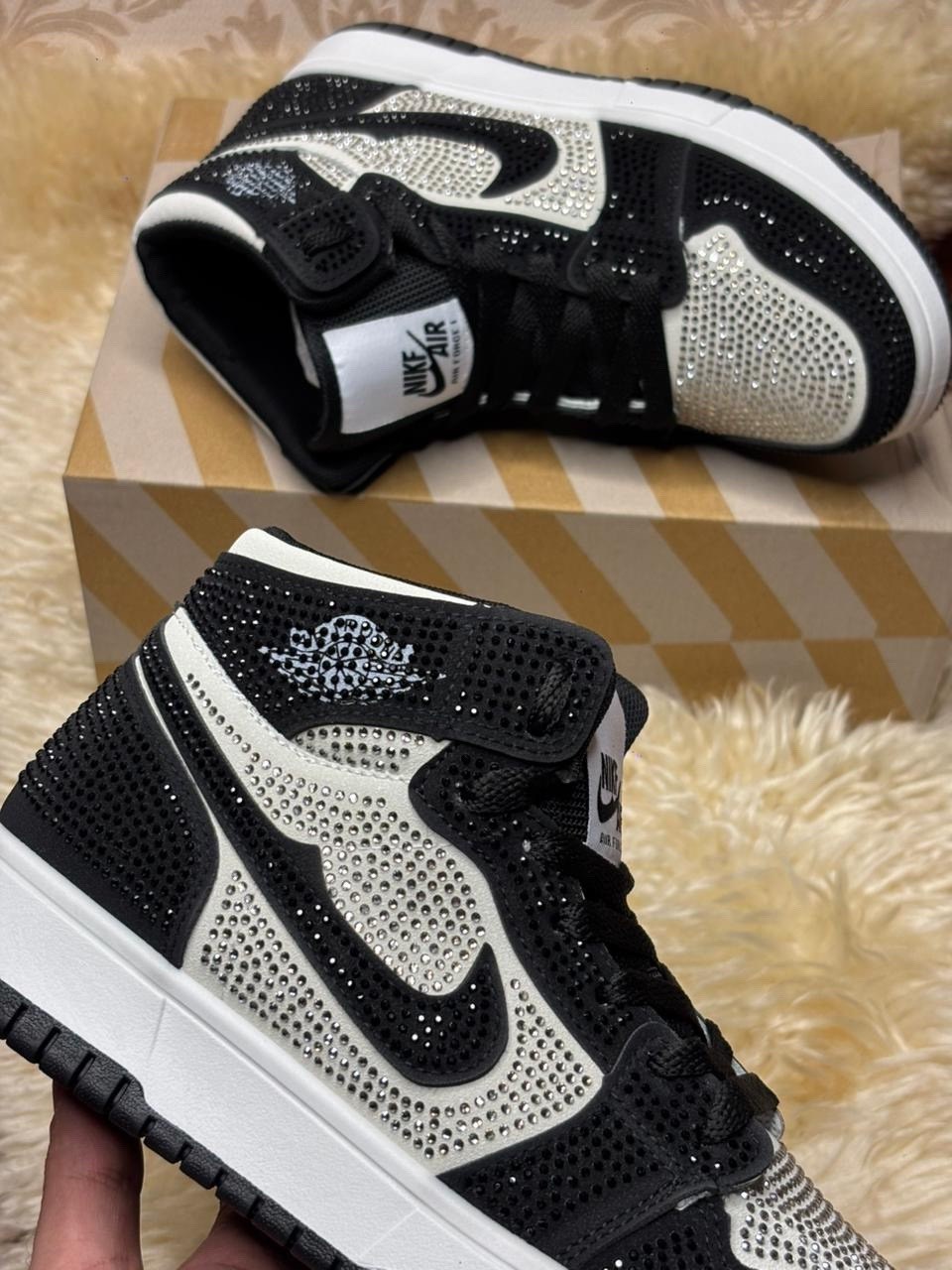 nike air jordan 1 mid se,nike air jordan 1 mid,jordan 1 mid,женские кроссовки nike air jordan 1 mid,nike air jordan 1