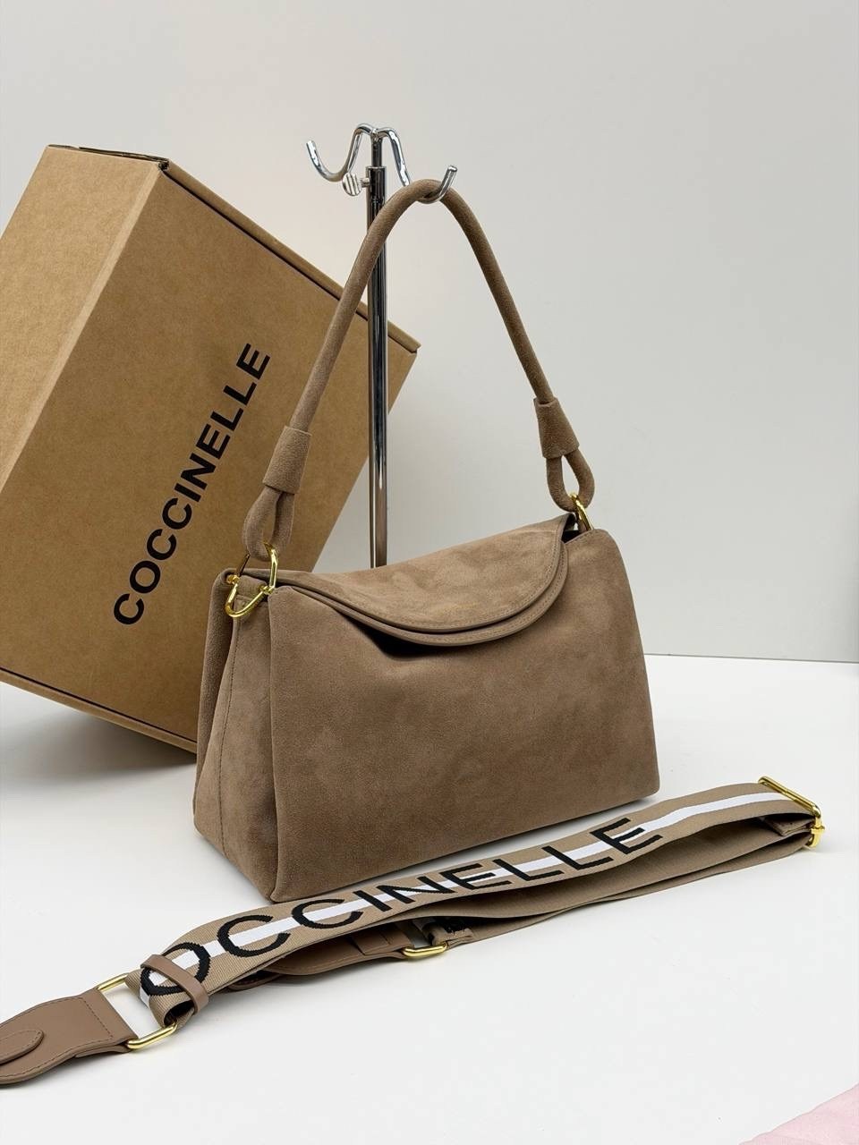 сумка coccinelli натуральная замша 25 × 16 × 6 см,сумка coccinelle,сумка coccinelle натуральная замша,женская сумка в стиле coccinelle замша натуральная+ кожа натуральная,coccinelle сумка сэтчел liya