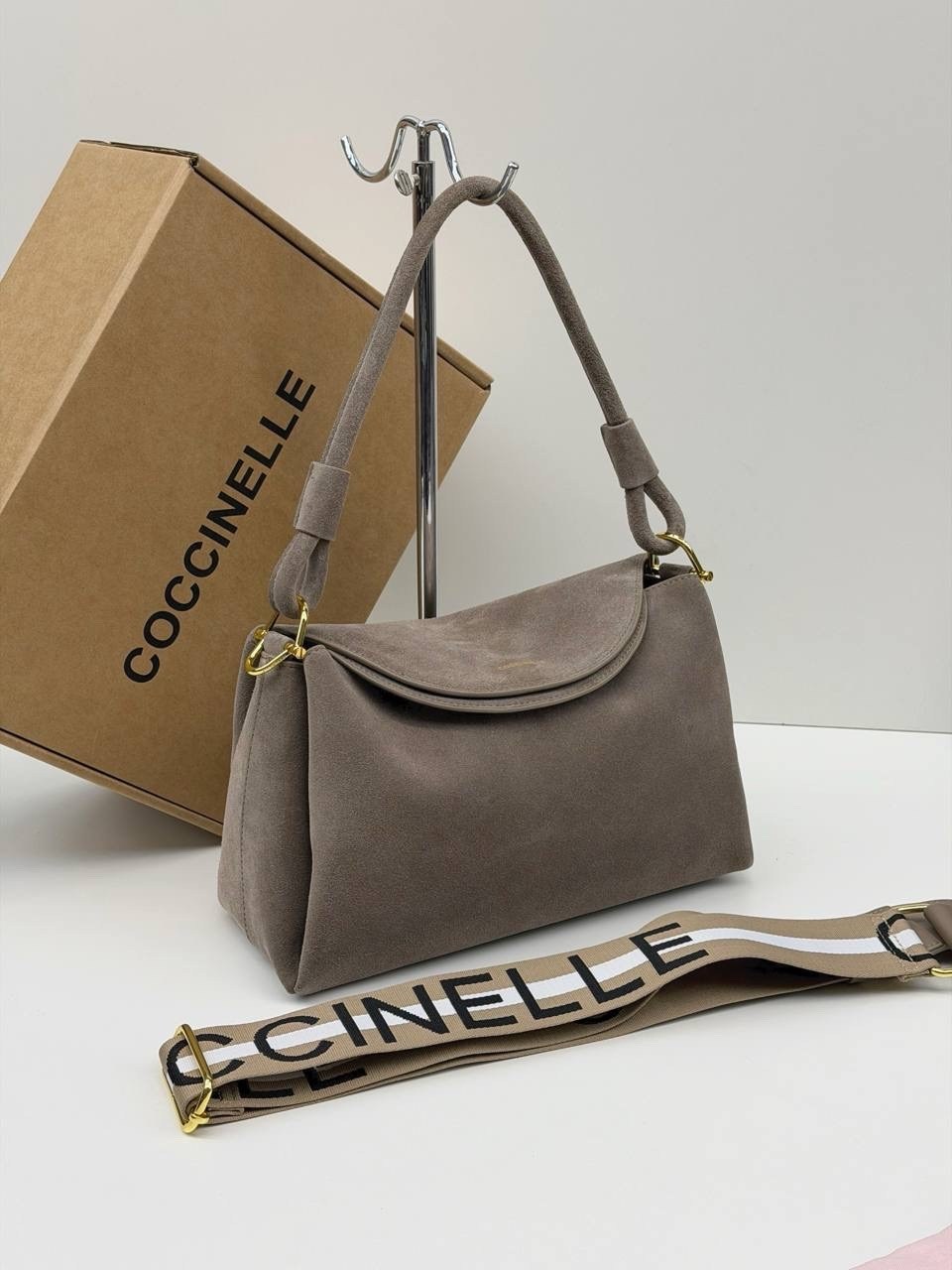 сумка coccinelli натуральная замша 25 × 16 × 6 см,сумка coccinelle,сумка coccinelle натуральная замша,женская сумка в стиле coccinelle замша натуральная+ кожа натуральная,coccinelle сумка сэтчел liya