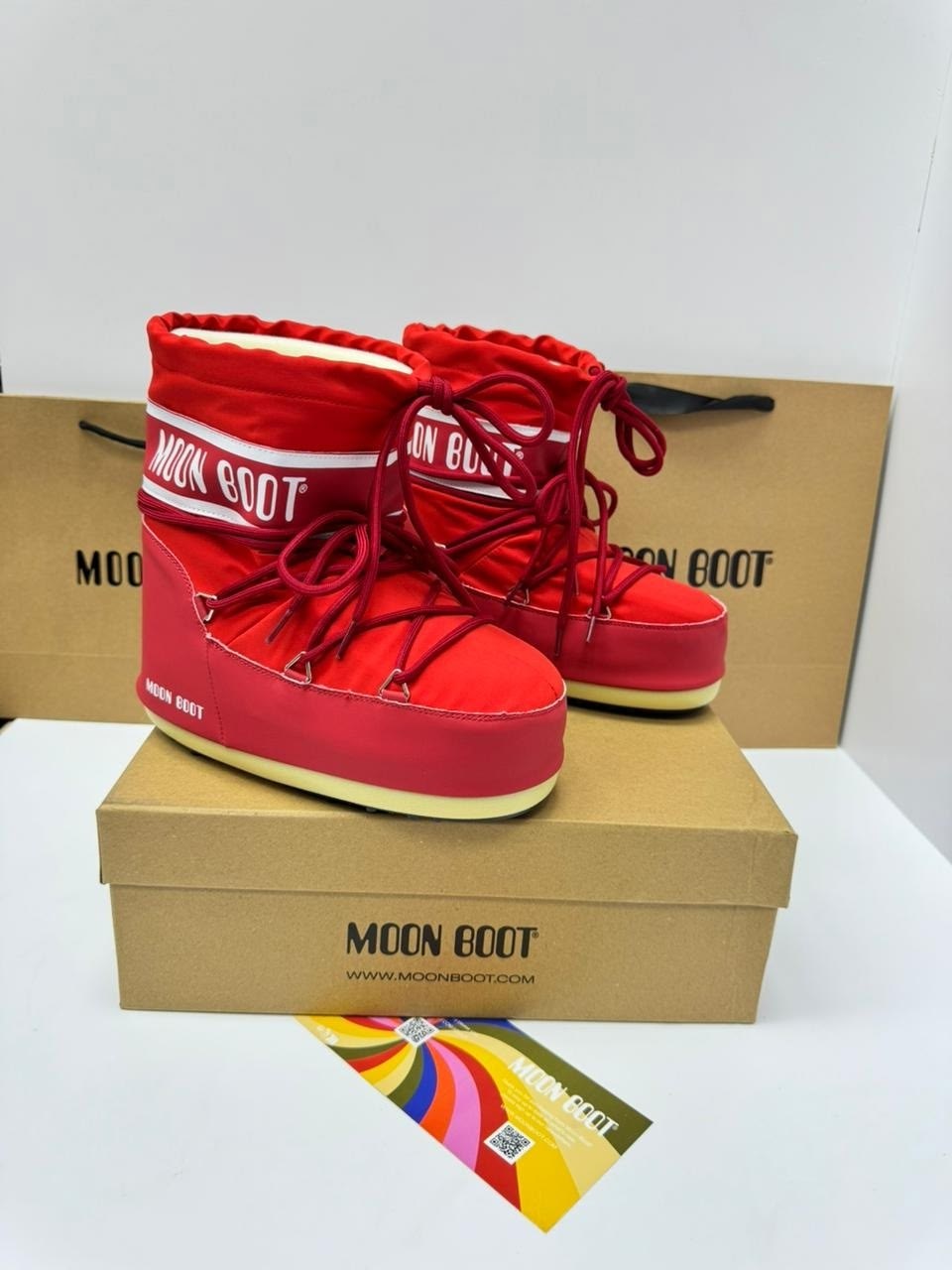 зимние ботинки mb icon low nylon moon boot красный,луноходы moon boot,зимние сапоги из нейлона с низким логотипом moon boot красный,снежные сапоги из нейлона moon boot красный,зимние ботинки moon boot