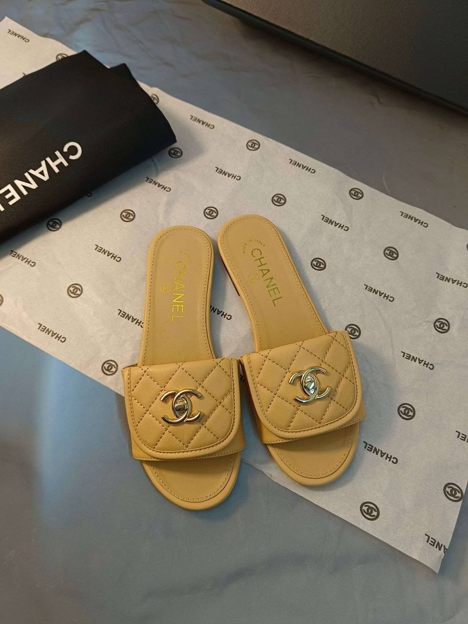 шлепанцы chanel,,шлепки шанель,шлепанцы шанель 2026,женские шлепанцы