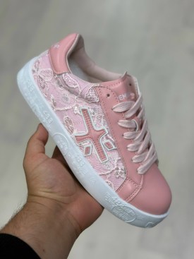 Кроссовки
