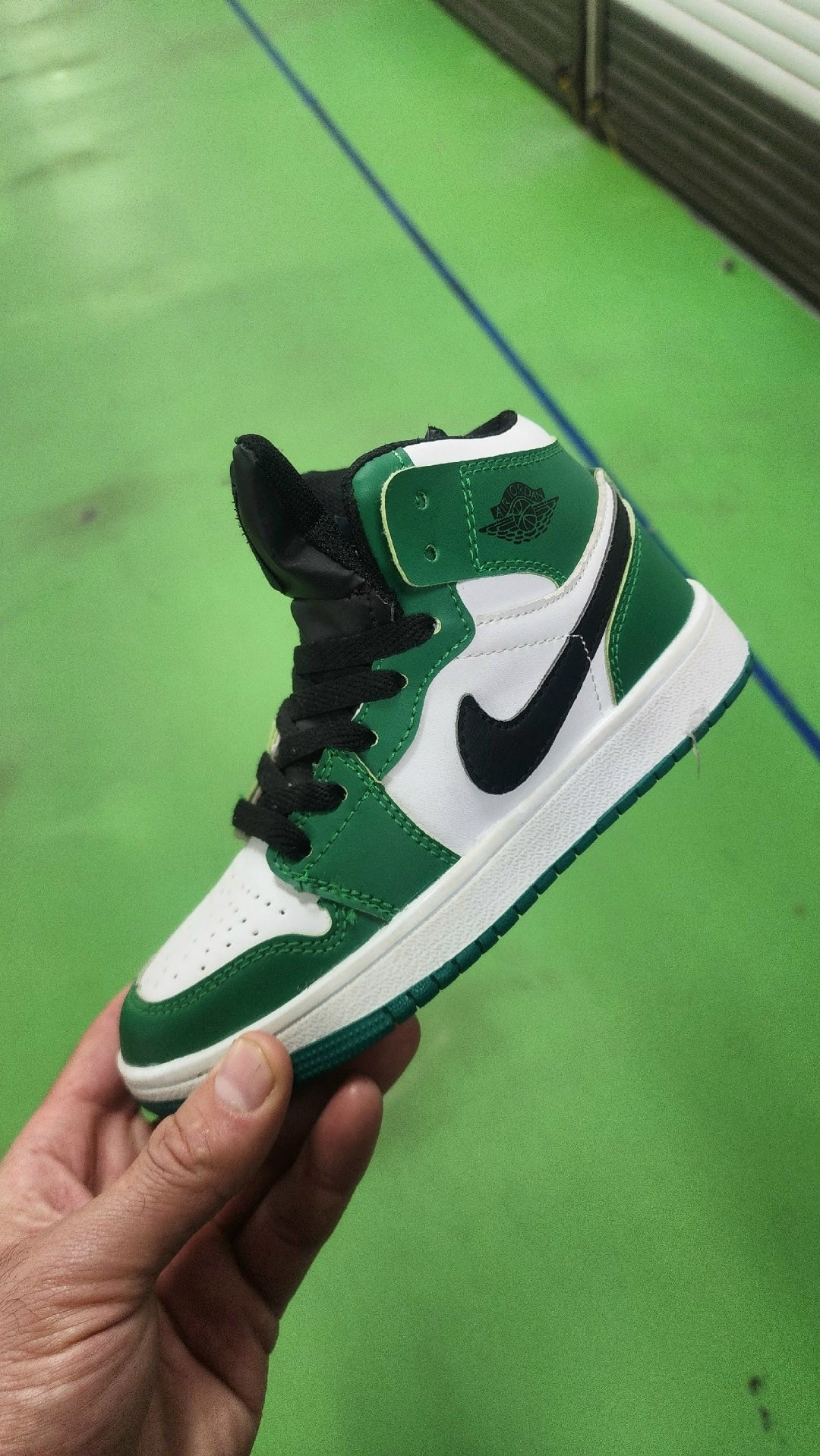 детские кроссовки air jordan 1 retro high og,nike air jordan 1 mid,nike air jordan 1 retro high og,кроссовки nike air jordan 1 retro,кроссовки jordan 1 mid