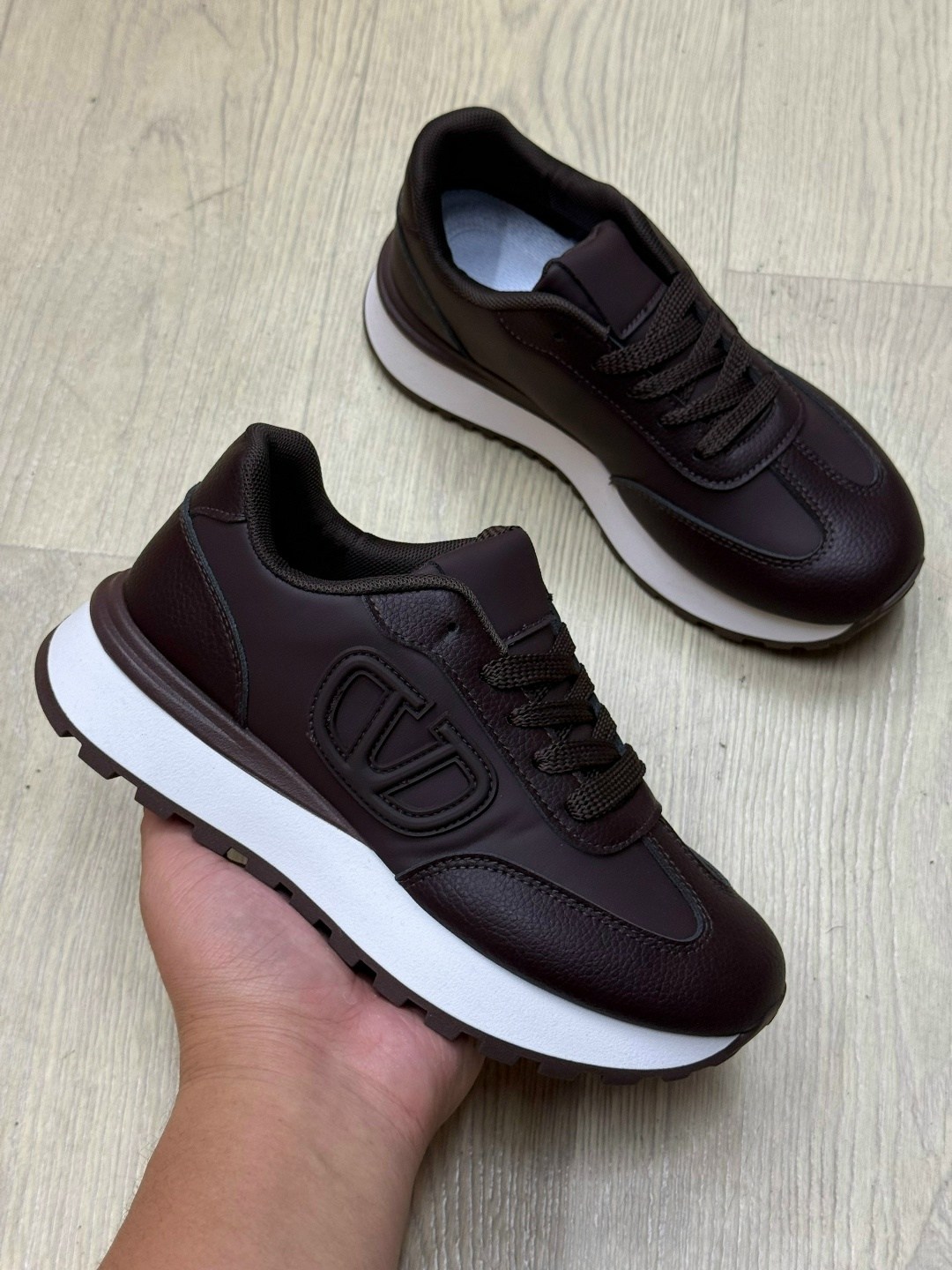 кроссовки valentino,кроссовки женскиe,,модные кроссовки,кроссовки стильные