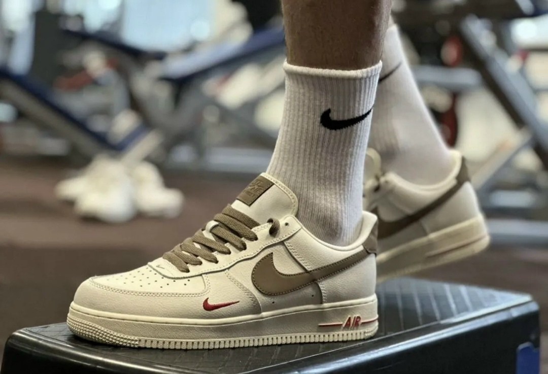 кроссовки nike air force 1,кроссовки nike air force 1 low premium white brown,мужские кроссовки nike air force 1 low,кроссовки nike air force 1 yohood rice white,nike air force 1 yohood rice white