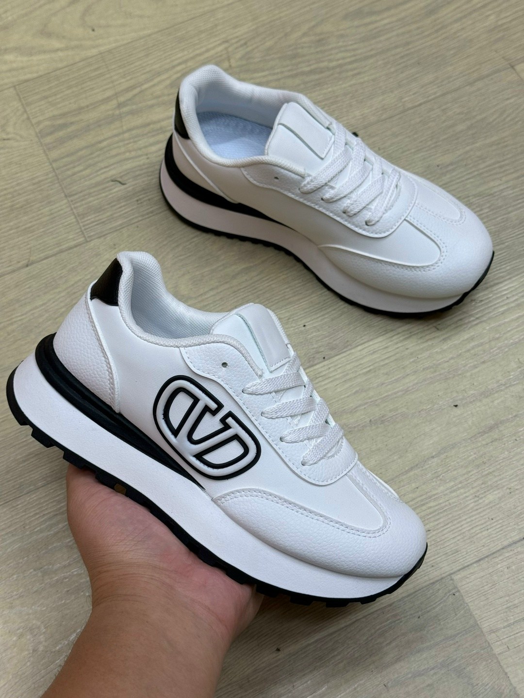 кроссовки valentino,кроссовки женскиe,,модные кроссовки,кроссовки стильные