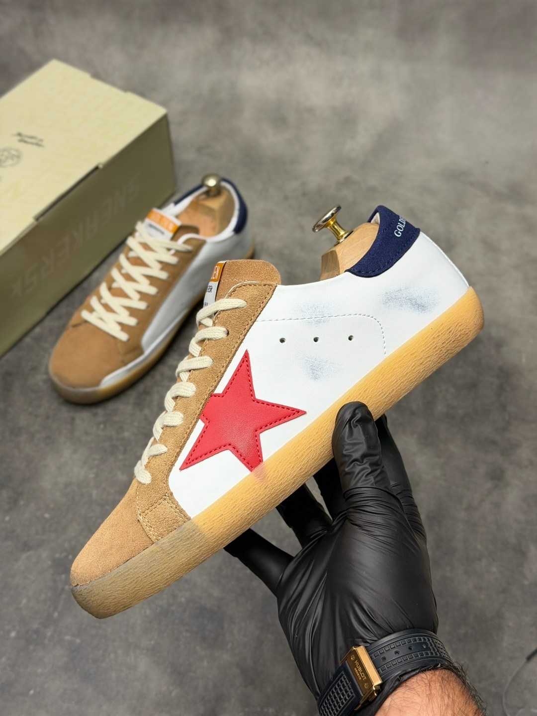 кроссовки golden goose superstar distressed black silver,golden goose deluxe brand черные кожаные кеды superstar с белой звездой,golden goose superstar кеды мужские,кроссовки golden goose super-star с