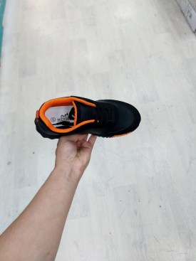 Кроссовки