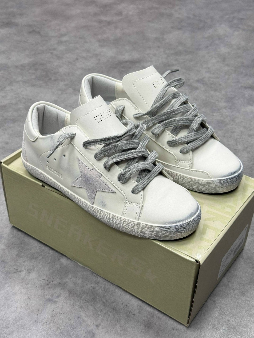 golden goose super-star,кроссовки golden goose,golden goose superstar,женские кроссовки golden goose,golden goose deluxe brand белые кожаные кроссовки super star для женщин