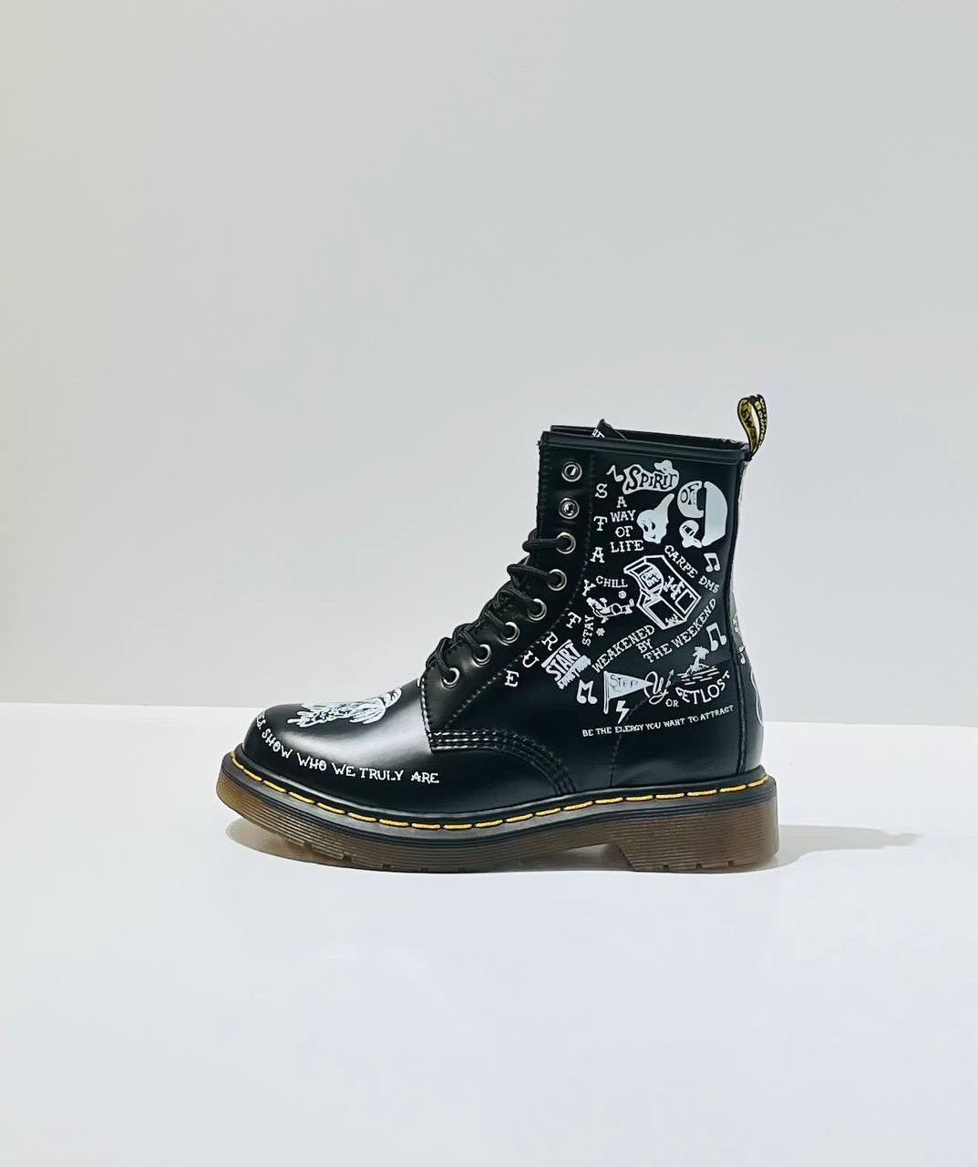 ,dr martens 1460 scribble,ботинки dr martens,ботинки dr,женская