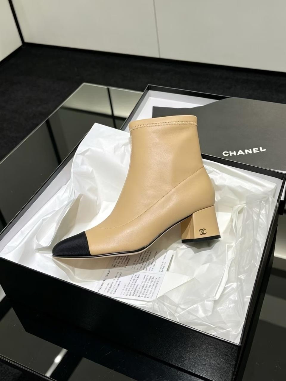 ботильоны chanel,ботильоны женские chanel,брендовые женские ботильоны chanel,бежевые кожаные ботильоны chanel,брендовые женские ботильоны