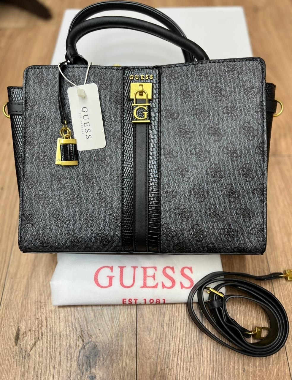 сумка guess,сумка женская guess,guess сумка тоут,сумка,guess сумка шоппер