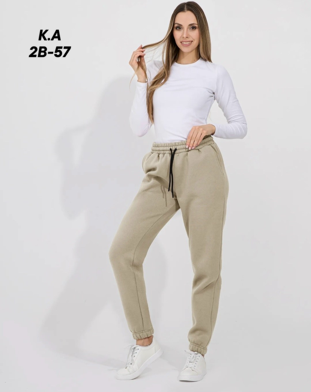 брюки джоггеры,бежевые женские спортивные штаны на резинке chandraswear,джоггеры трикотажные,брюки женские,брюки молочного цвета спортивные