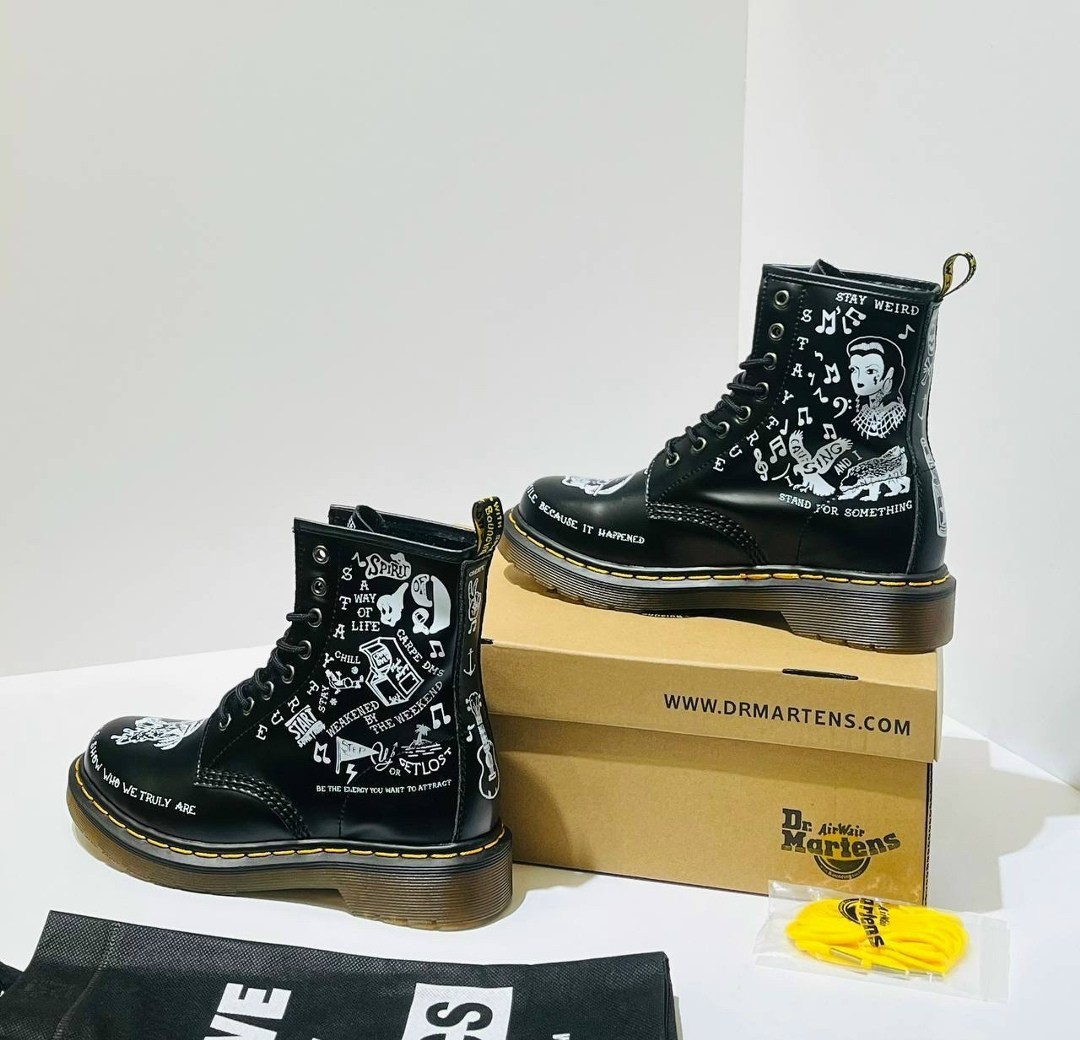 ,dr martens 1460 scribble,ботинки dr martens,ботинки dr,женская