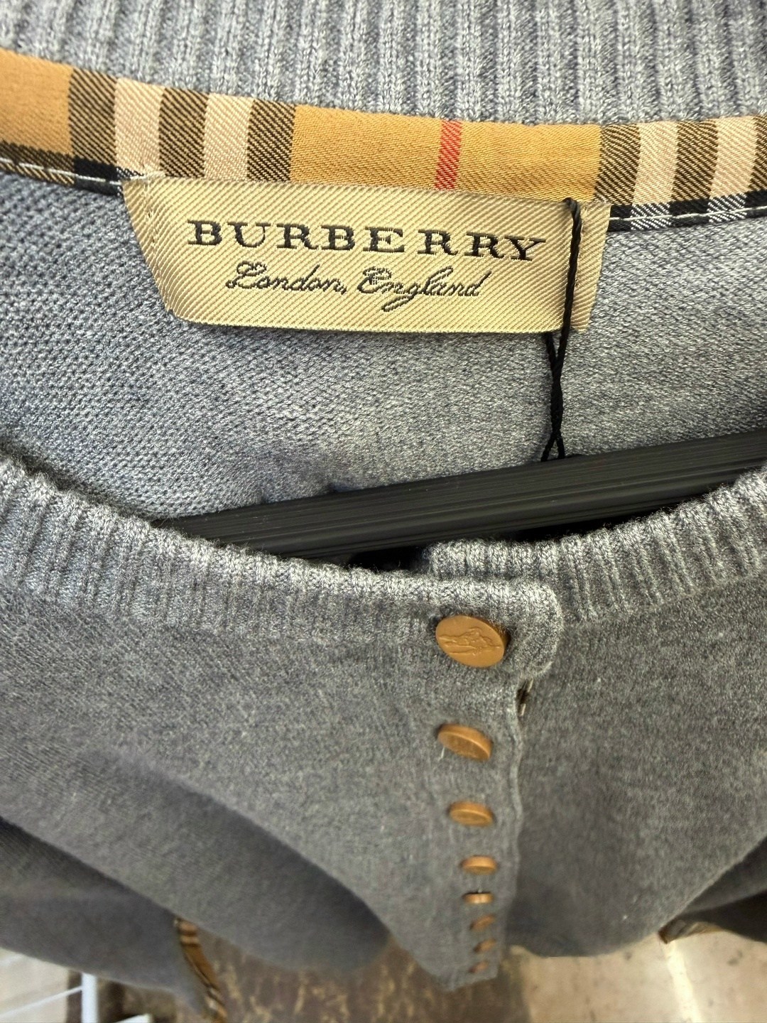 кардиган burberry,бежевый кардиган в клетку archive burberry,женский шерстяной кардиган коричневую полоску с цветными блоками в стиле burberry,свитер burberry,шерстяной кардиган burberry
