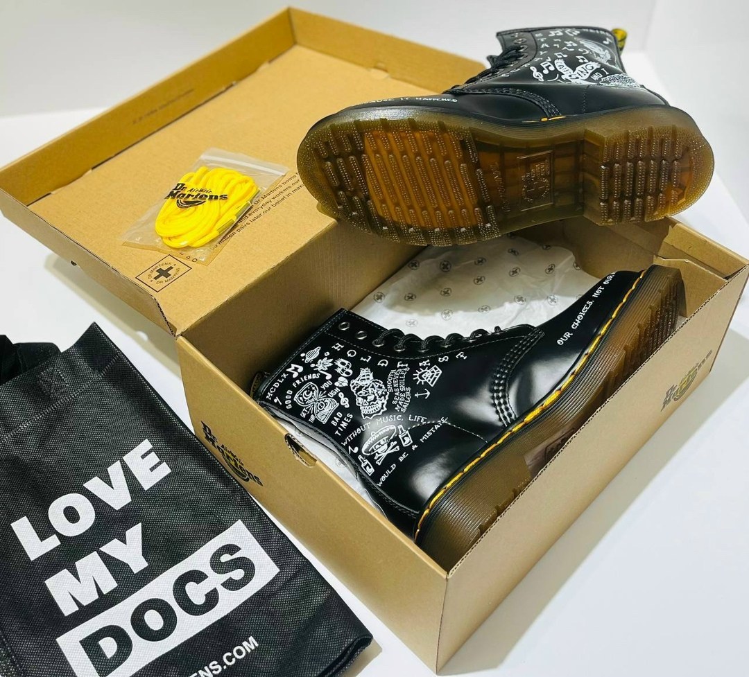 ,dr martens 1460 scribble,ботинки dr martens,ботинки dr,женская