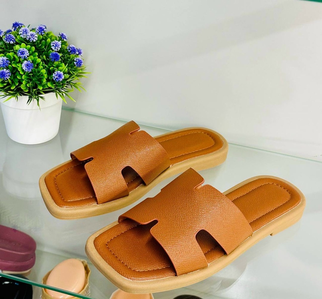 шлепки hermes 2026,шлепки эрмес коричневые,шлепанцы женские,,шлепанцы модные