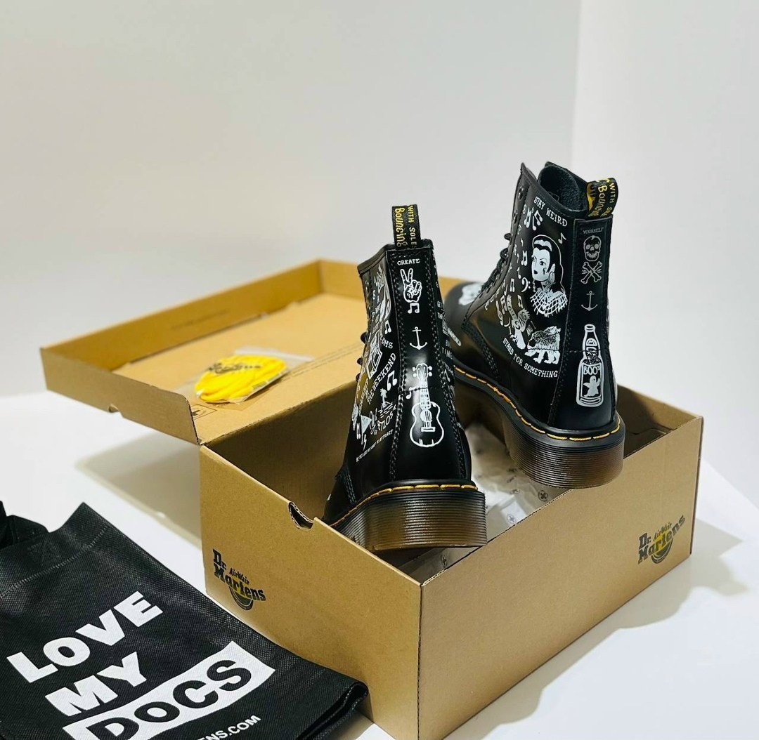 ,dr martens 1460 scribble,ботинки dr martens,ботинки dr,женская