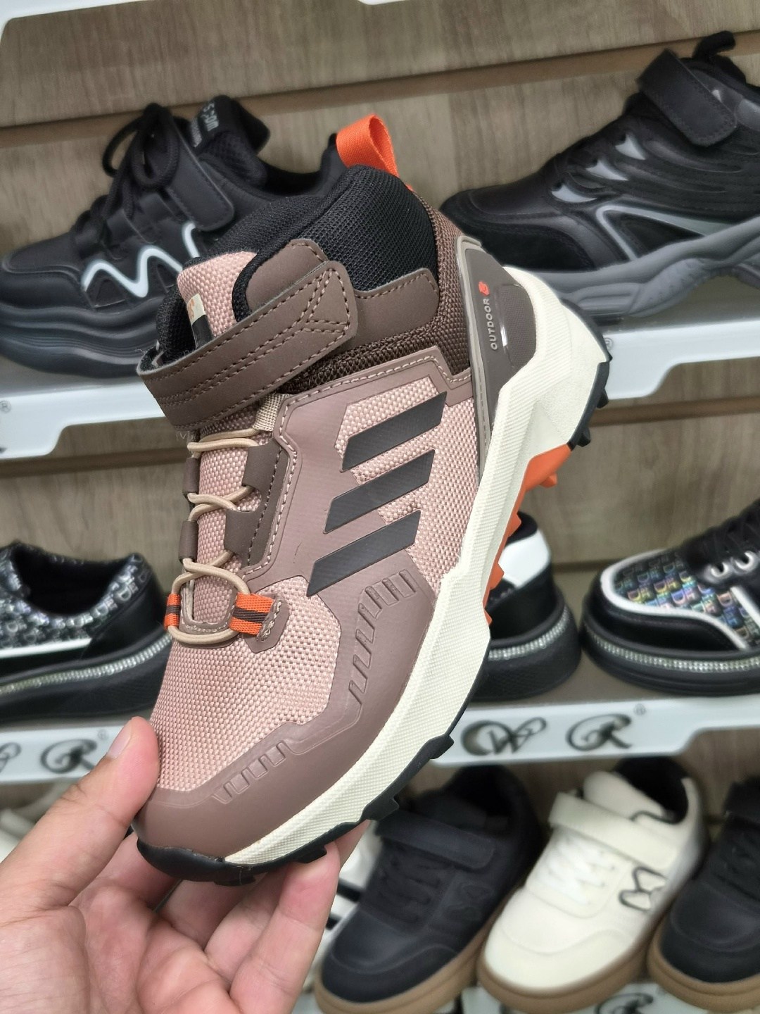 кроссовки,зимние кроссовки adidas,кроссовки термо adidas terrex swift,кроссовки мальчику,ботинки adidas terrex