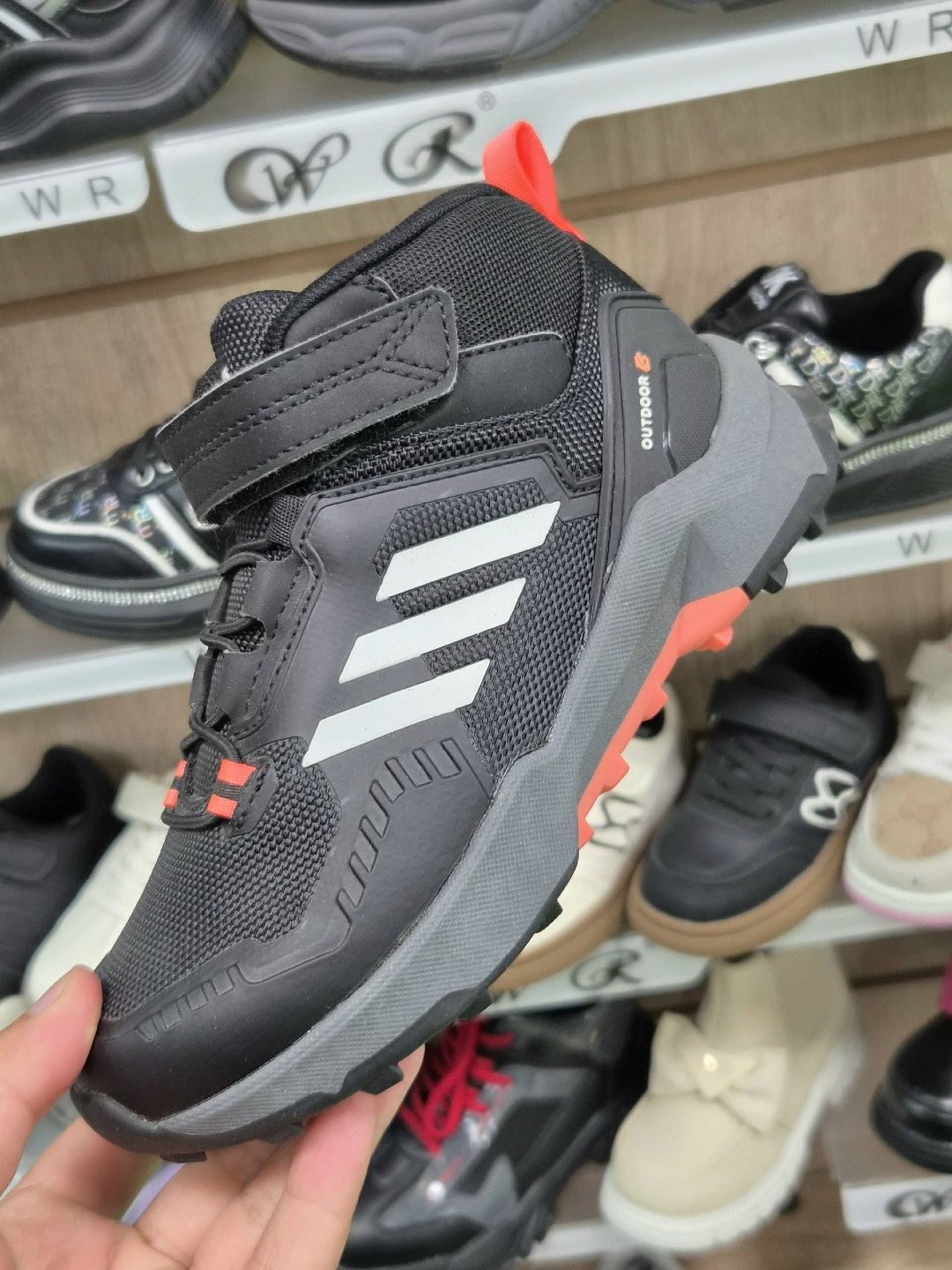 кроссовки,зимние кроссовки adidas,кроссовки термо adidas terrex swift,кроссовки мальчику,ботинки adidas terrex