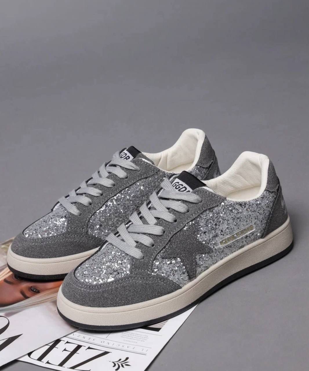 лаковые кроссовки golden goose,кроссовки golden goose с пайетками на платформе,голден гус кеды черные,кеды golden goose,