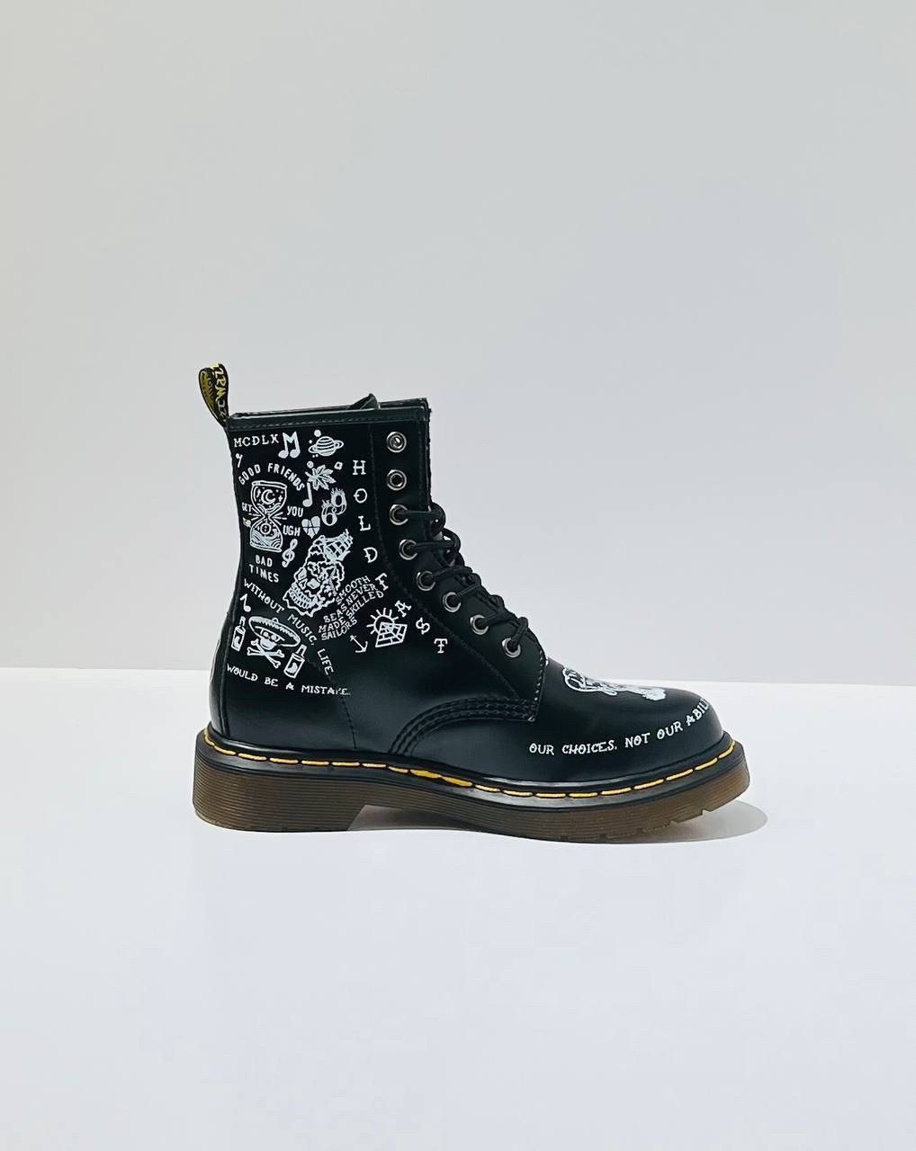 ,dr martens 1460 scribble,ботинки dr martens,ботинки dr,женская