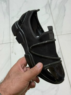 Кроссовки