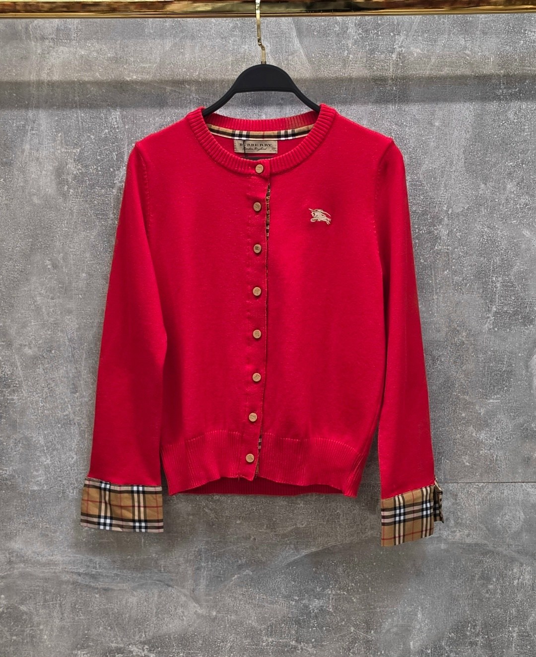кардиган burberry,бежевый кардиган в клетку archive burberry,женский шерстяной кардиган коричневую полоску с цветными блоками в стиле burberry,свитер burberry,шерстяной кардиган burberry