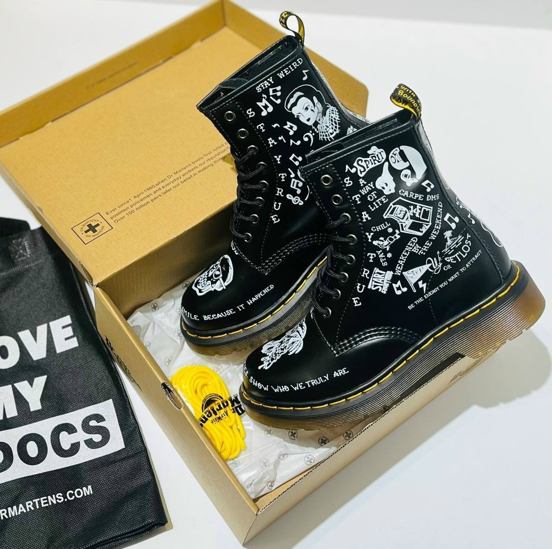 ,dr martens 1460 scribble,ботинки dr martens,ботинки dr,женская