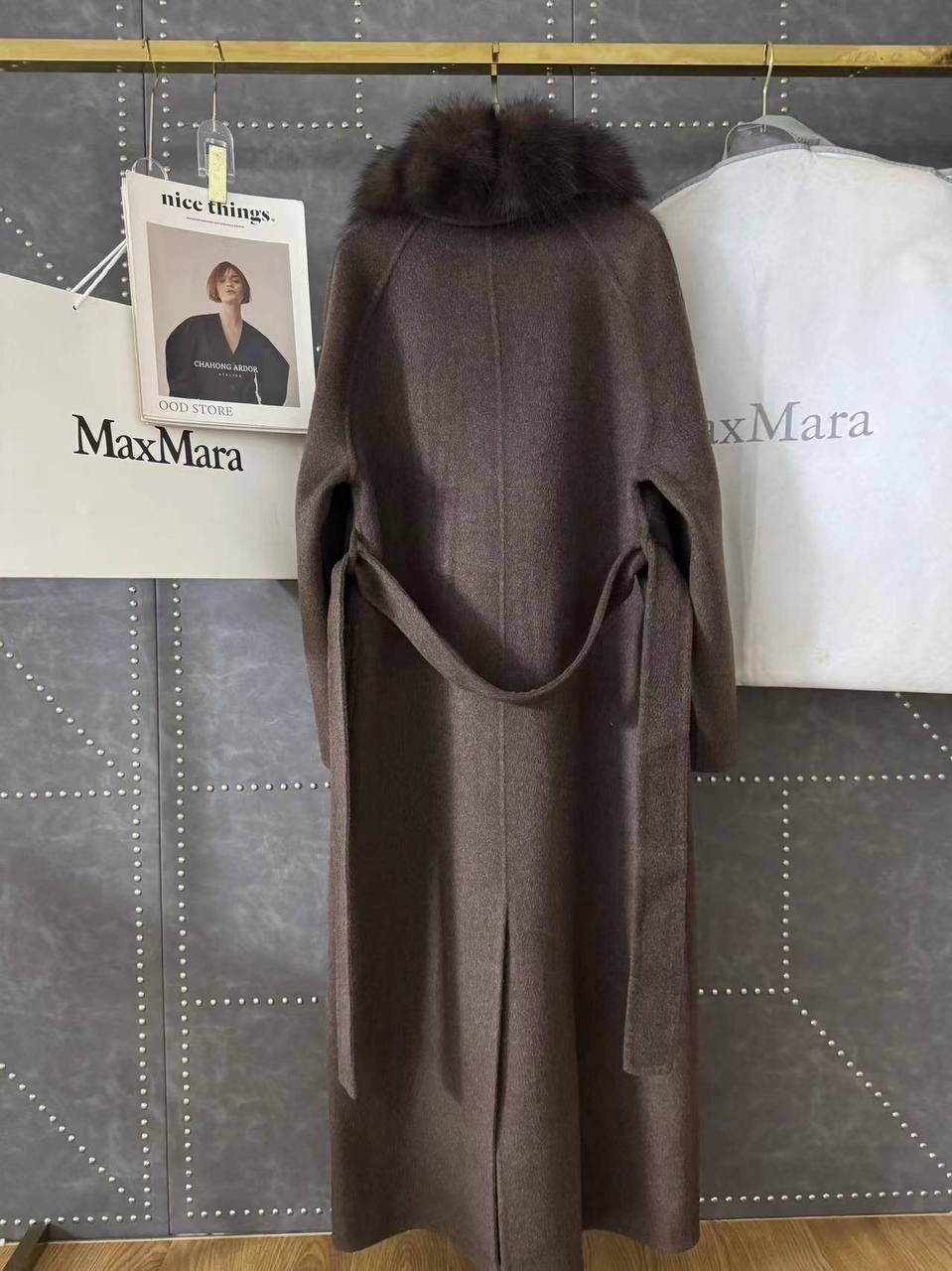 пальто кашемировое с меховым воротником из соболя,пальто из натурального кашемира с мехом королевского соболя,пальто шерстяное с мехом соболя stone yana kraft brand,утепленное кашемировое пальто с мех