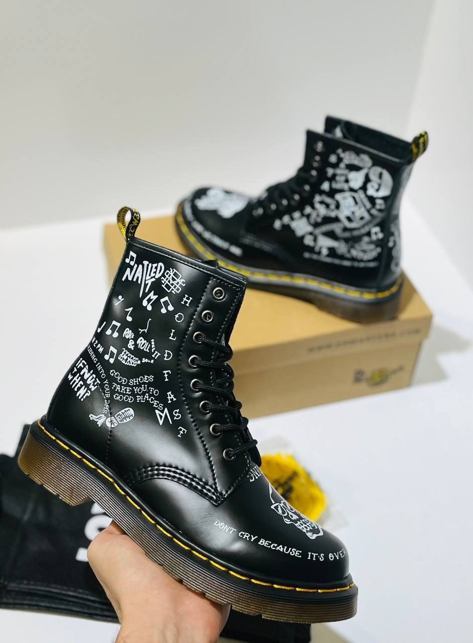 ,dr martens 1460 scribble,ботинки dr martens,ботинки dr,женская
